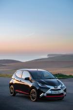 Toyota Aygo x-press 5-Door 2017 года (UK)
